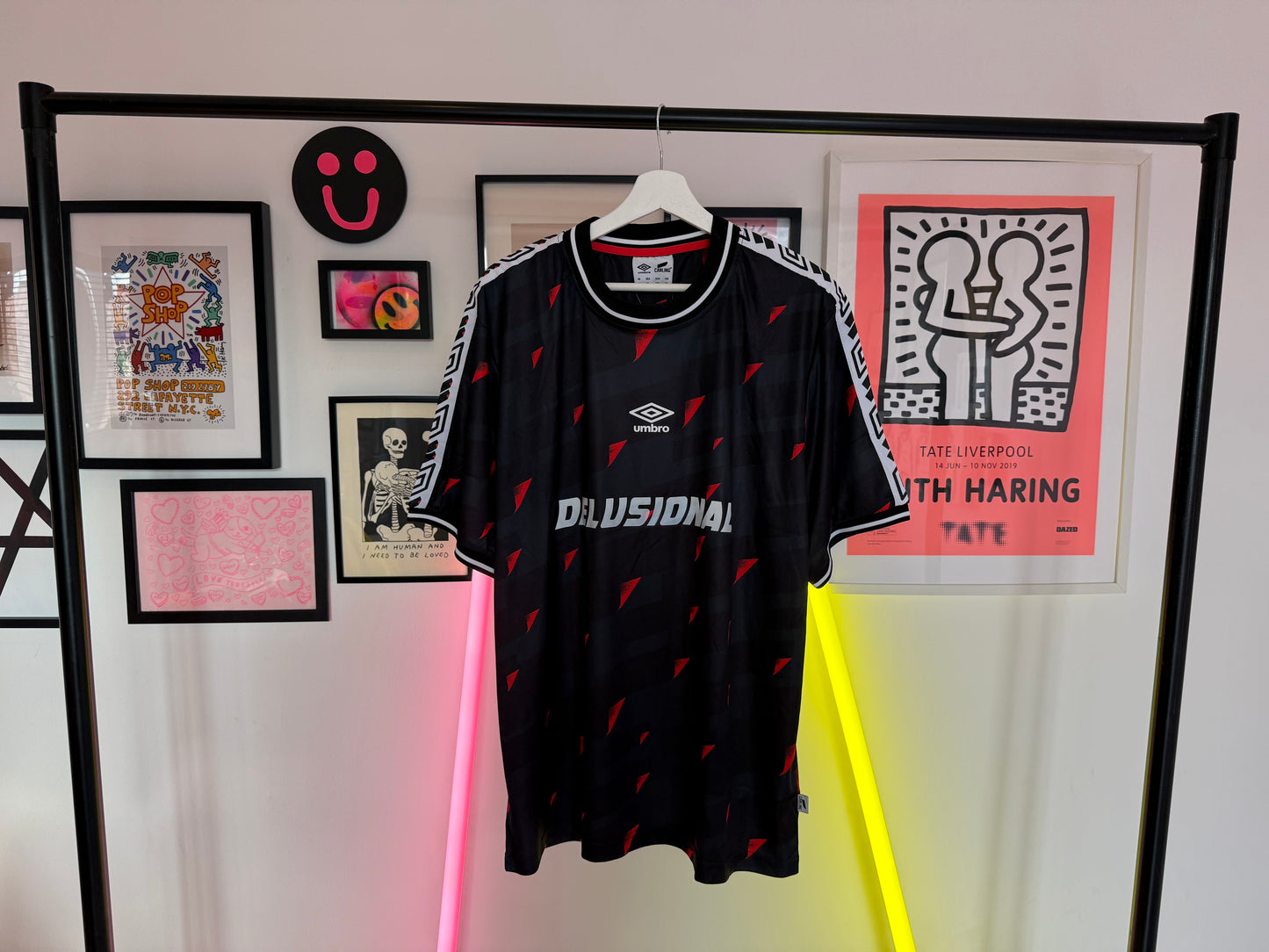 DELUSIONAL - Short sleeved UMBRO top